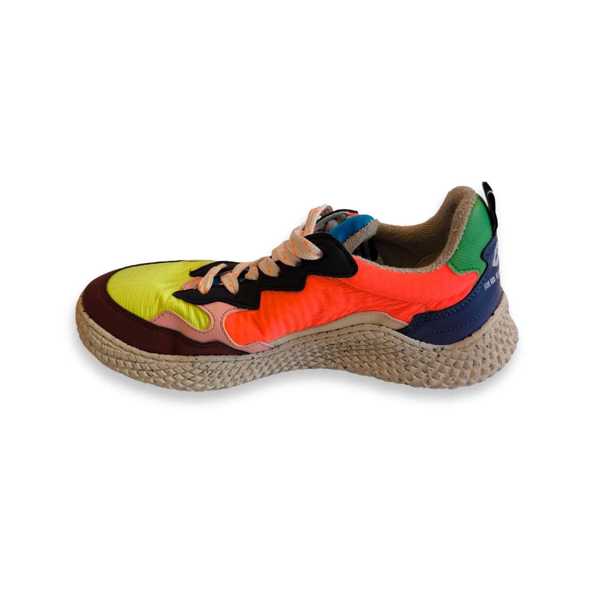 Sneakers Multicolor Ecologiche Realizzate con Scarti Alimentari e Materiali di Riciclo