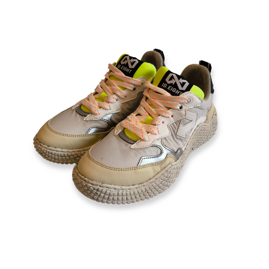 Sneakers Bianco e Gialla Ecologiche Realizzate con Scarti Alimentari e Materiali di Riciclo